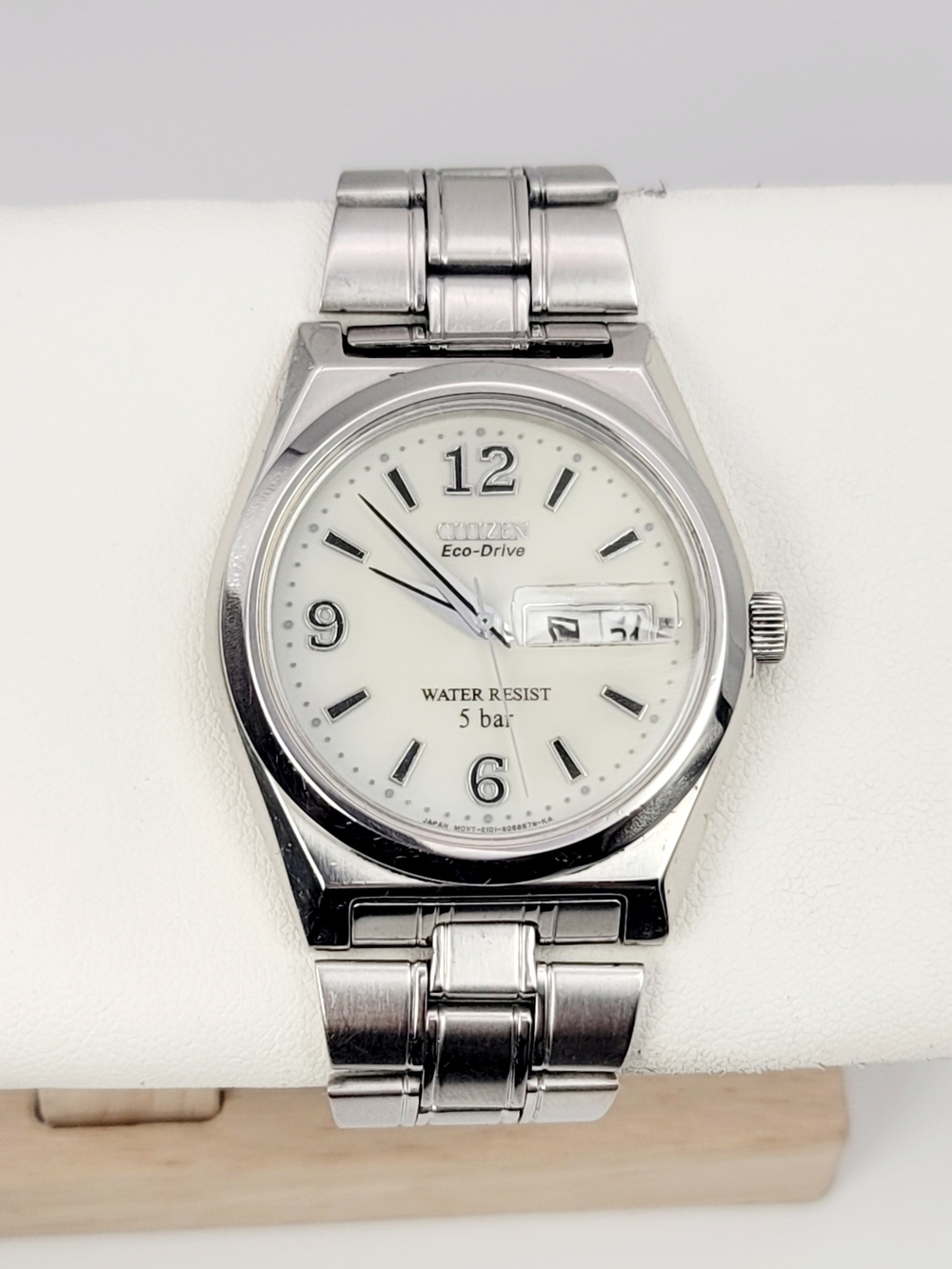 Citizen Eco-Drive E101-S042011 Men’s Solar Watch White Dial Day-Date 39mm